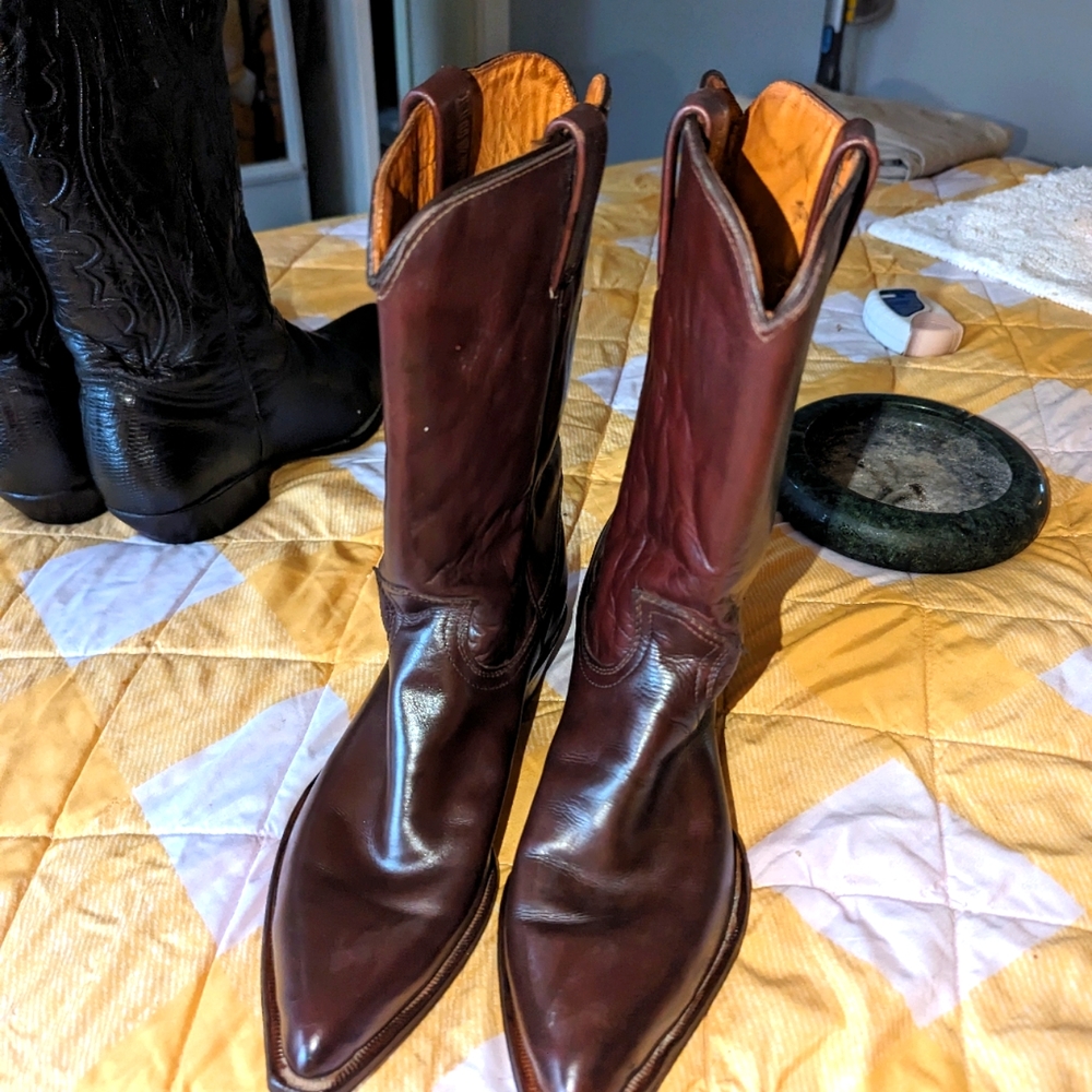 Burgundy Women's dark brown boots 8.5(men's size)